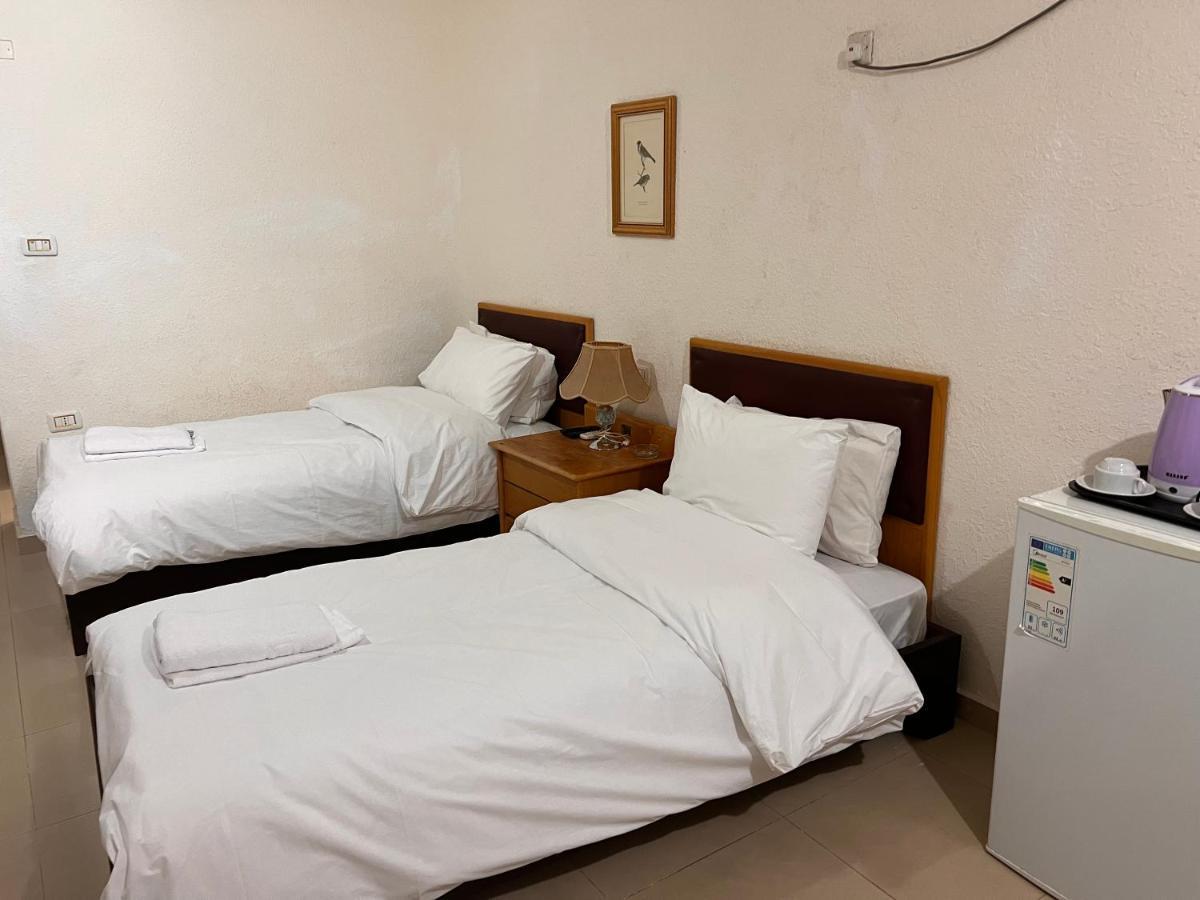 Petra Home Hotel Wadi Musa Exterior photo