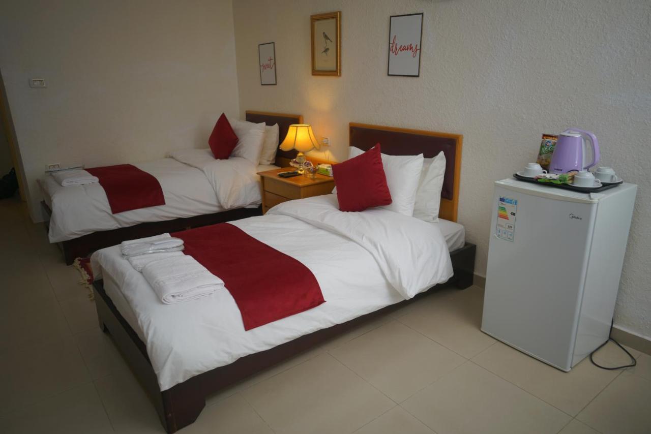 Petra Home Hotel Wadi Musa Exterior photo